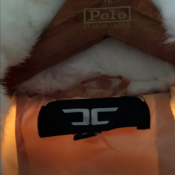 Elegant Tan Puffer Jacket with White Faux Fur Collar - Picture 3 of 3